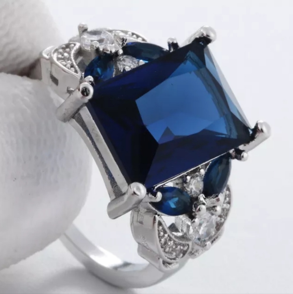 Topaz Ring blue, green and red. I only have size 7 - Picture 6 of 6